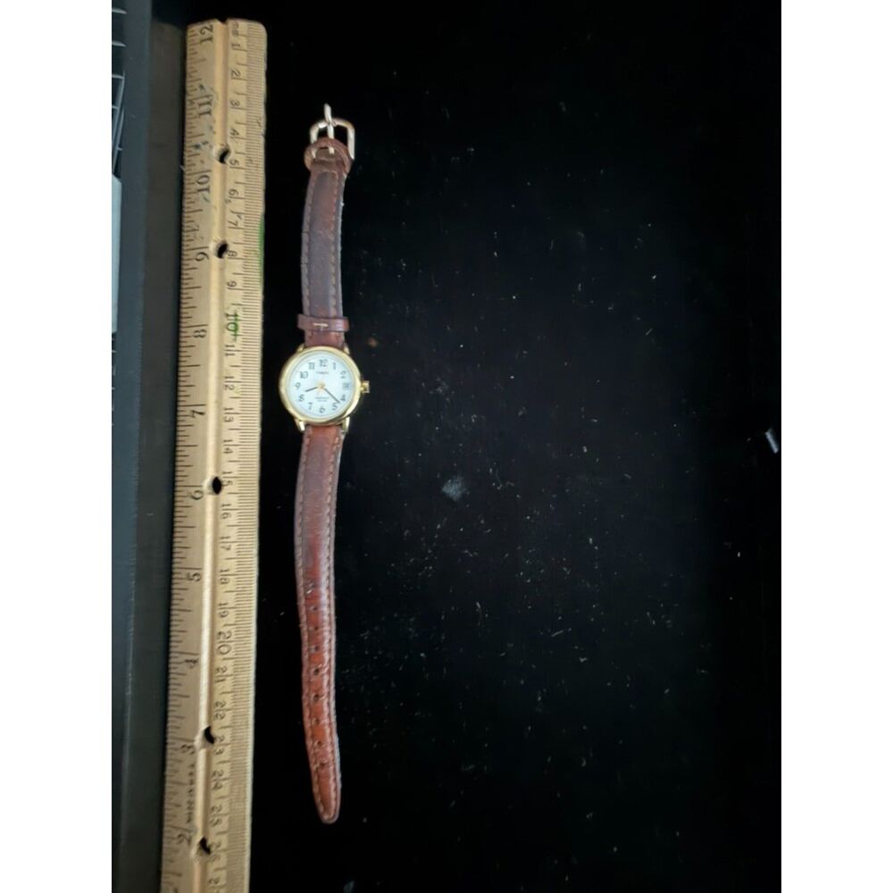vtg Timex Indiglo Gold tone ladies watch with leather band